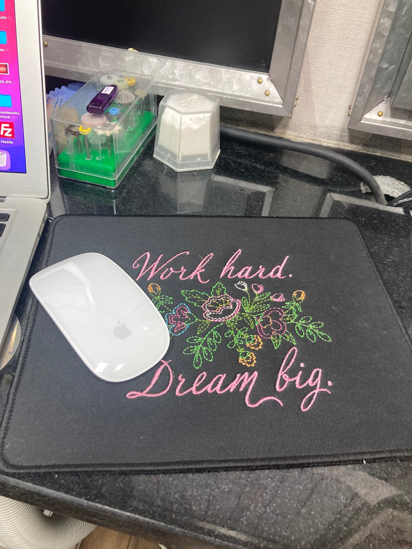 MousePad 8.5 x 10" con Bordado Premium